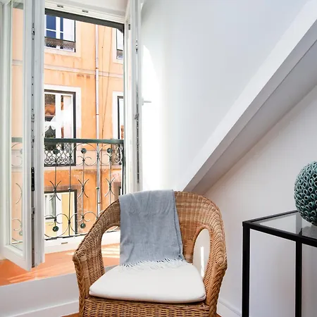 Live Like A Local @ Casa Da Esquina - Wifi & A/c Lisbon